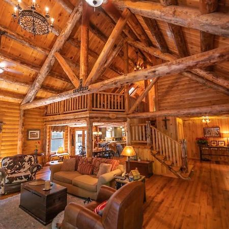 Luxe Log Cabin With Hot Tub/Spa/Steam Room! Уилмингтон Экстерьер фото