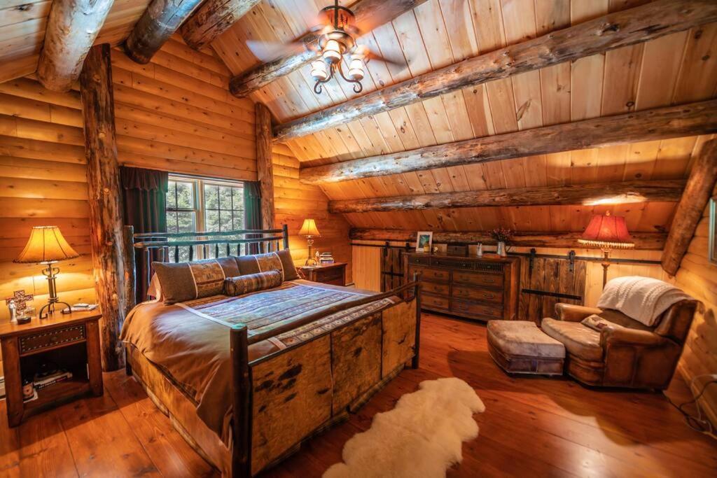 Luxe Log Cabin With Hot Tub/Spa/Steam Room! Уилмингтон Экстерьер фото