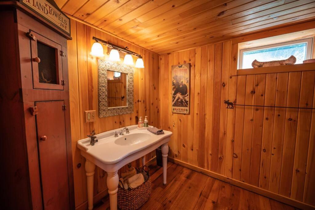 Luxe Log Cabin With Hot Tub/Spa/Steam Room! Уилмингтон Экстерьер фото