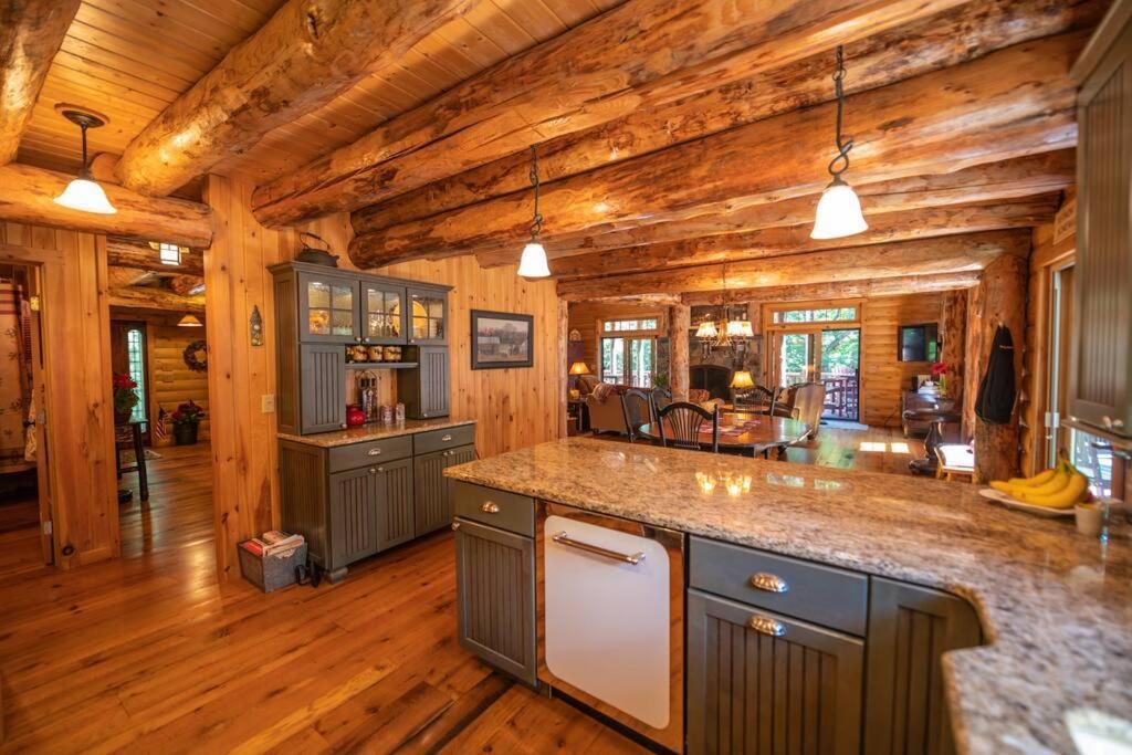 Luxe Log Cabin With Hot Tub/Spa/Steam Room! Уилмингтон Экстерьер фото